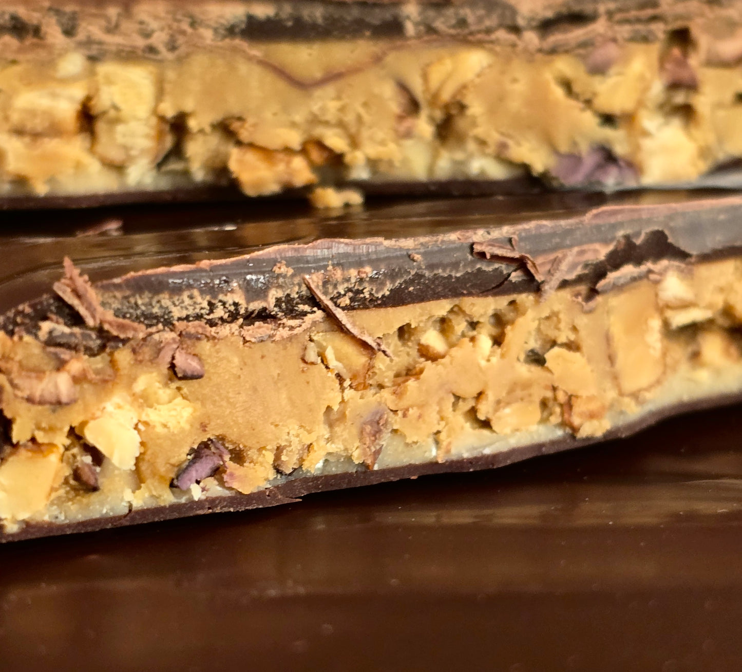 PLAQUE GOURMANDE - CACAHUÈTE ENROBÉ NOIR 77%